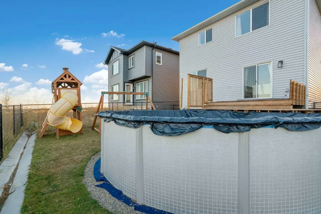 818 Edgefield Street Strathmore AB T1P 0H6