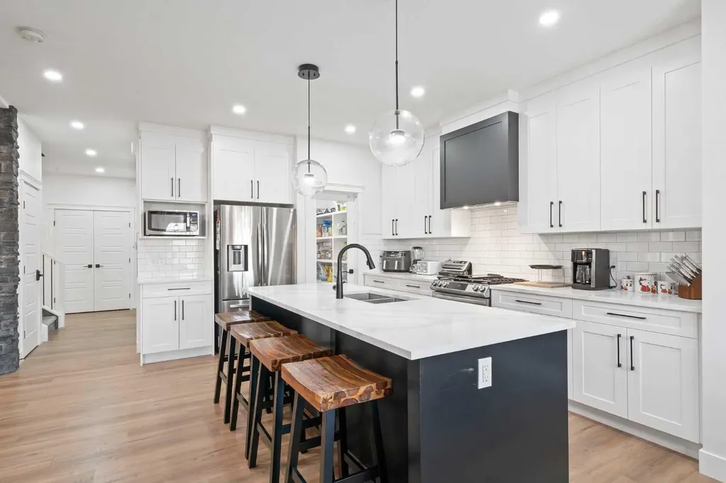 818 Edgefield Street Strathmore AB T1P 0H6