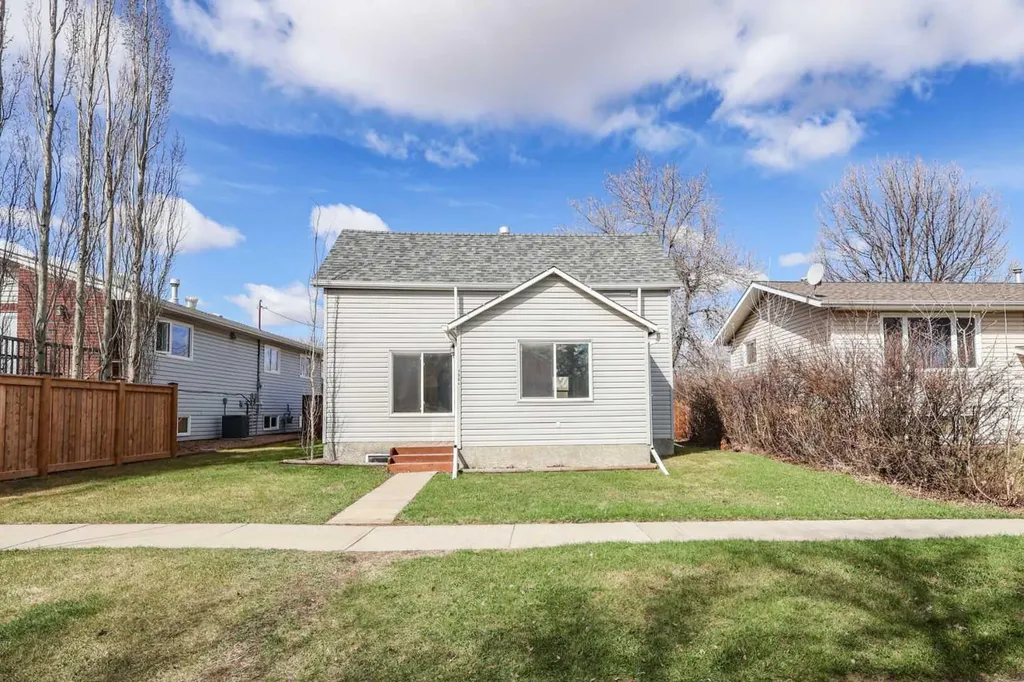 4904 47 Street Stettler AB T0C 2L2