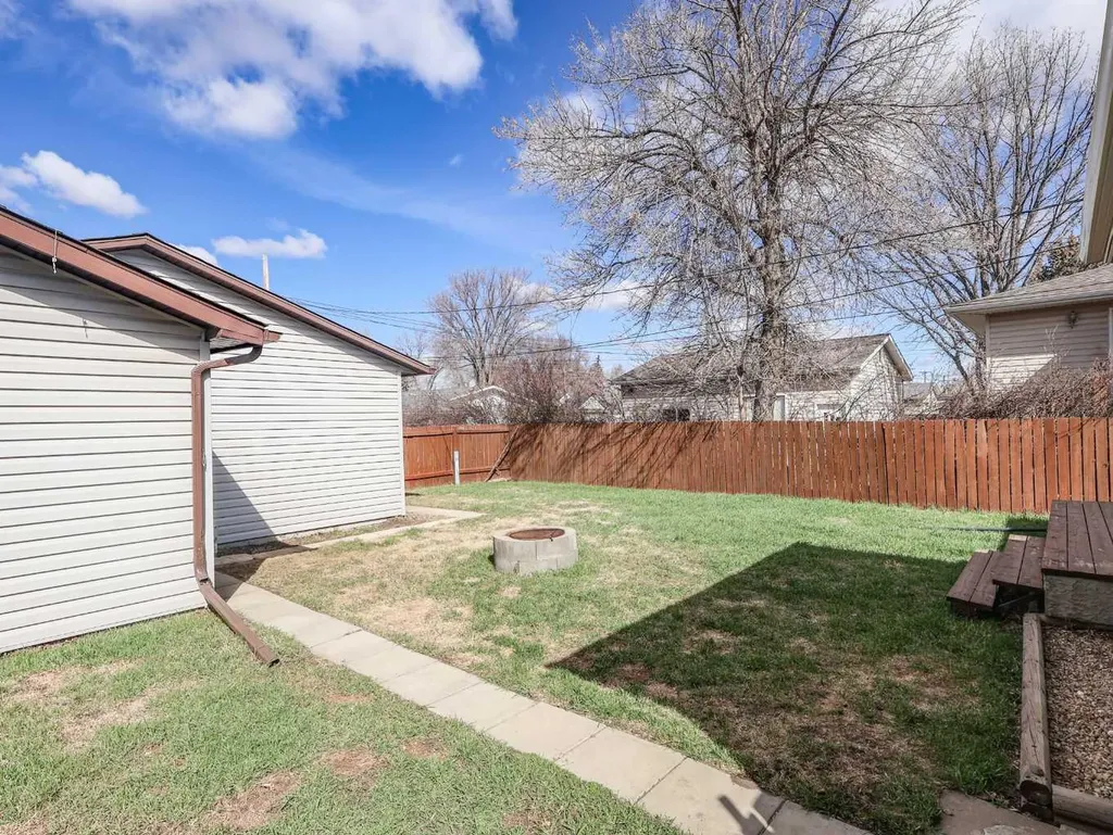 4904 47 Street Stettler AB T0C 2L2