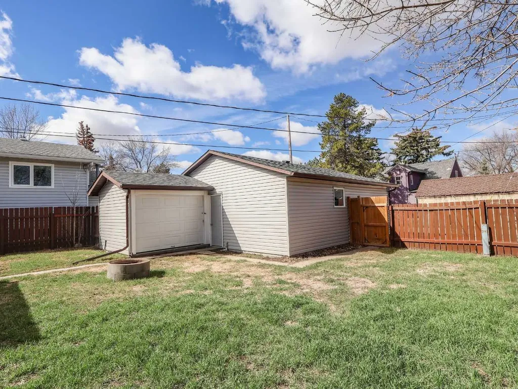 4904 47 Street Stettler AB T0C 2L2