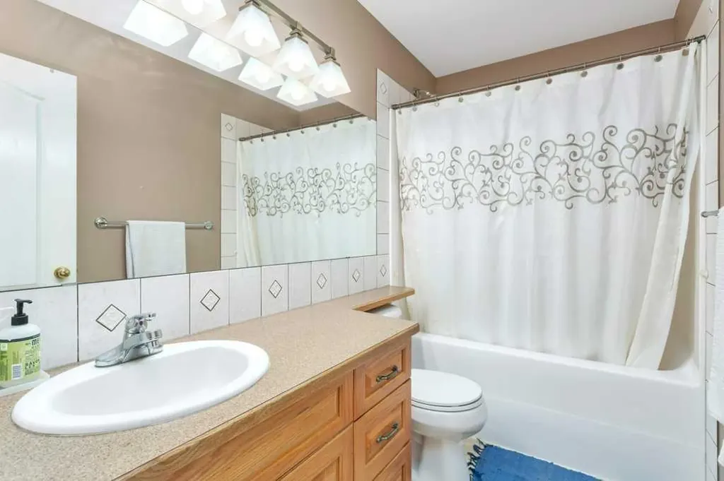 27 Ramage Crescent Red Deer AB T4P4A5