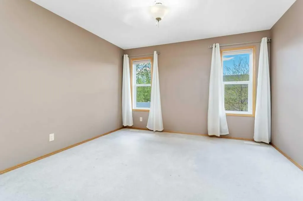 27 Ramage Crescent Red Deer AB T4P4A5