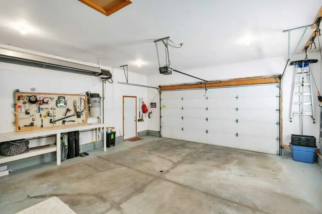 27 Ramage Crescent Red Deer AB T4P4A5