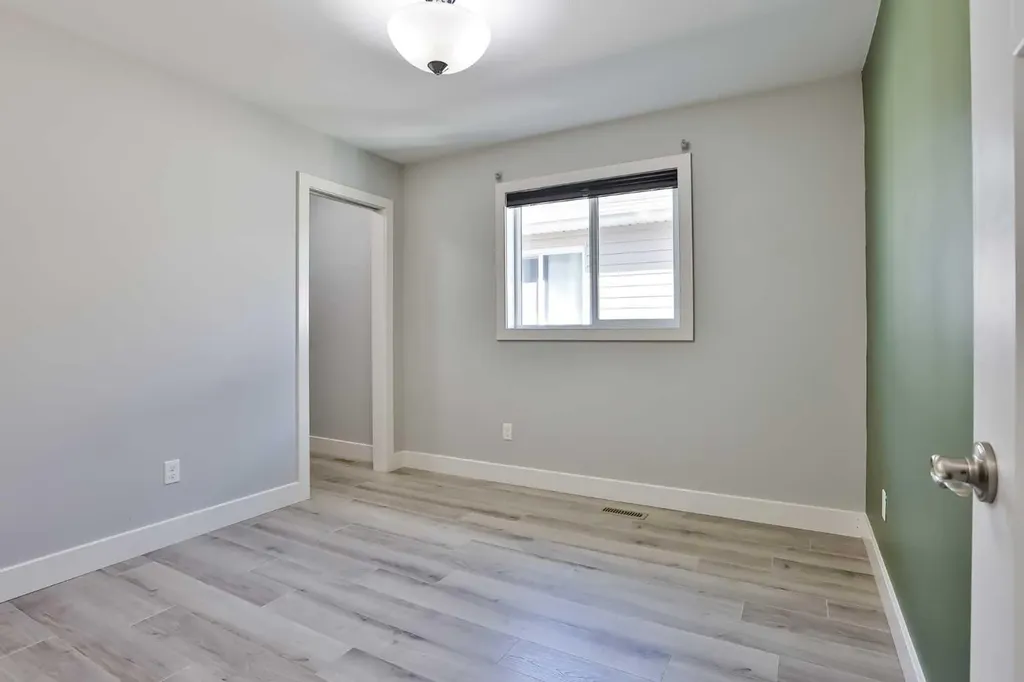 522 Moonlight Lane W Lethbridge AB T1J 5K1