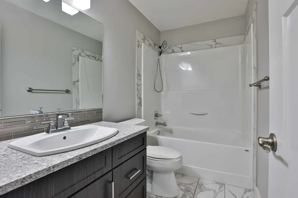 522 Moonlight Lane W Lethbridge AB T1J 5K1