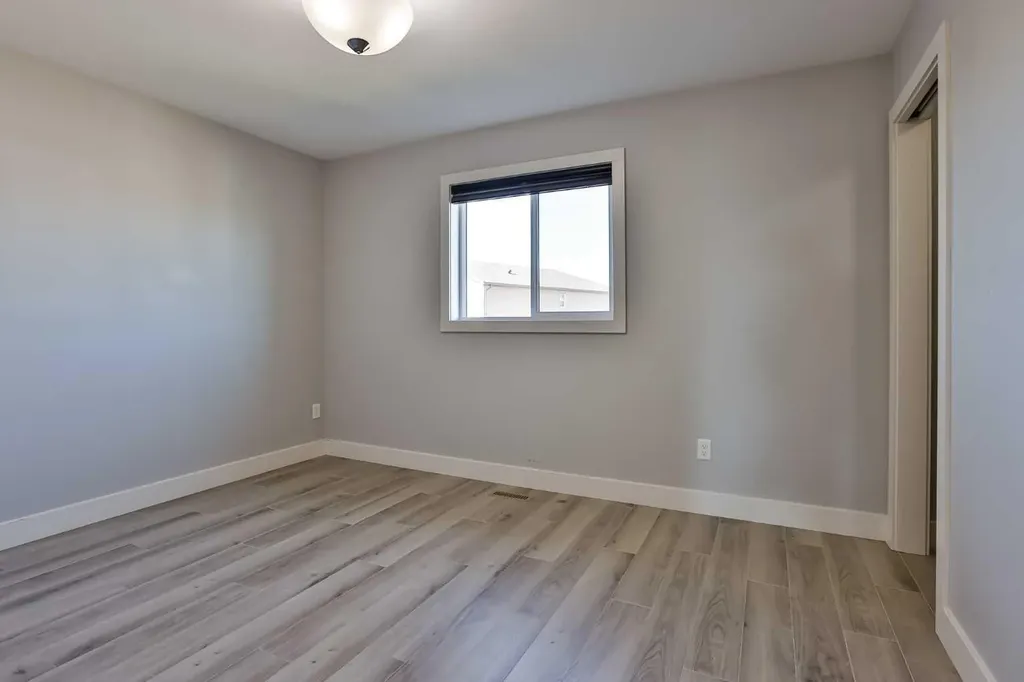 522 Moonlight Lane W Lethbridge AB T1J 5K1