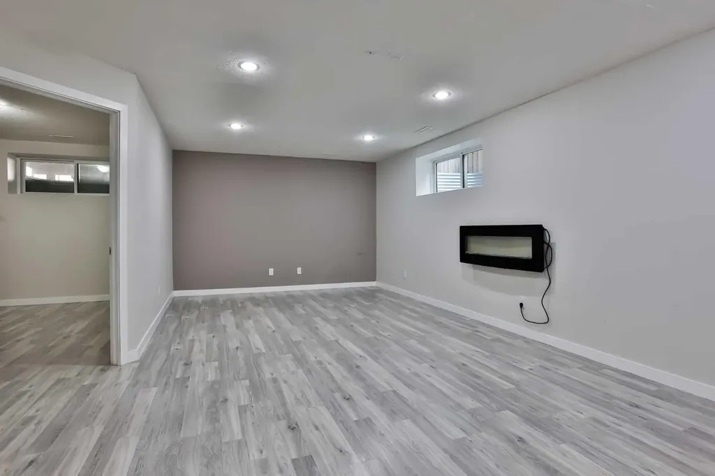 522 Moonlight Lane W Lethbridge AB T1J 5K1