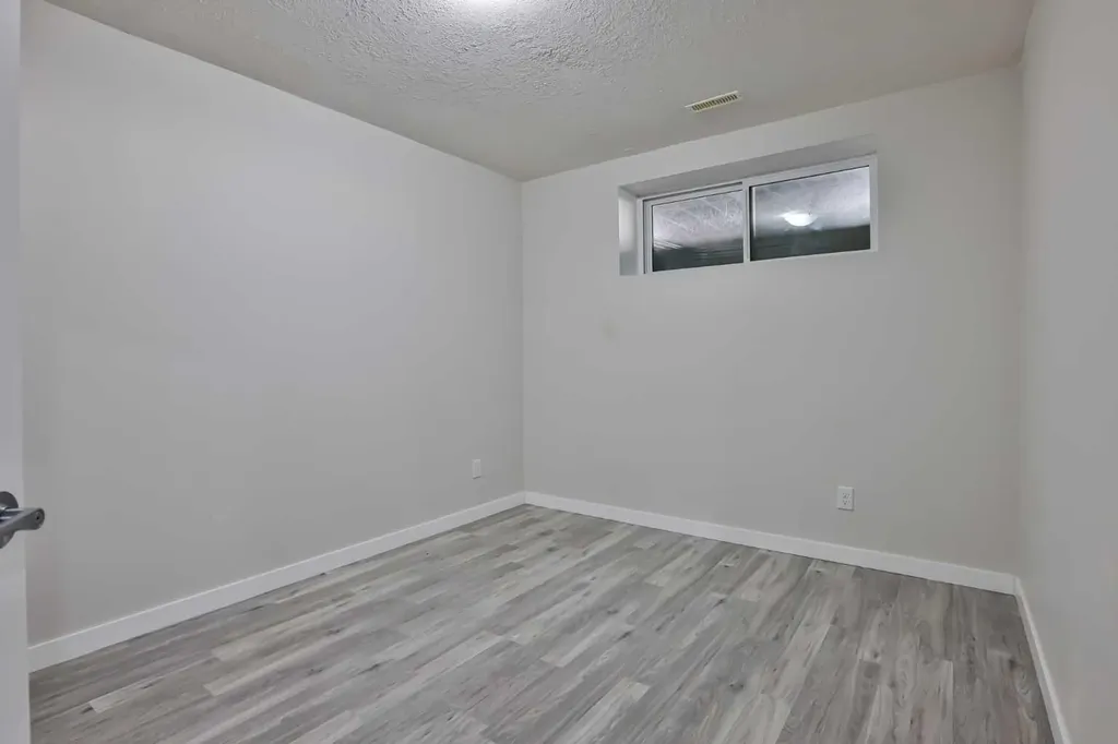 522 Moonlight Lane W Lethbridge AB T1J 5K1