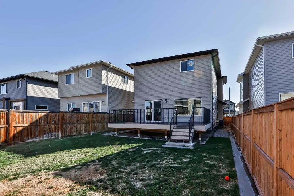 522 Moonlight Lane W Lethbridge AB T1J 5K1