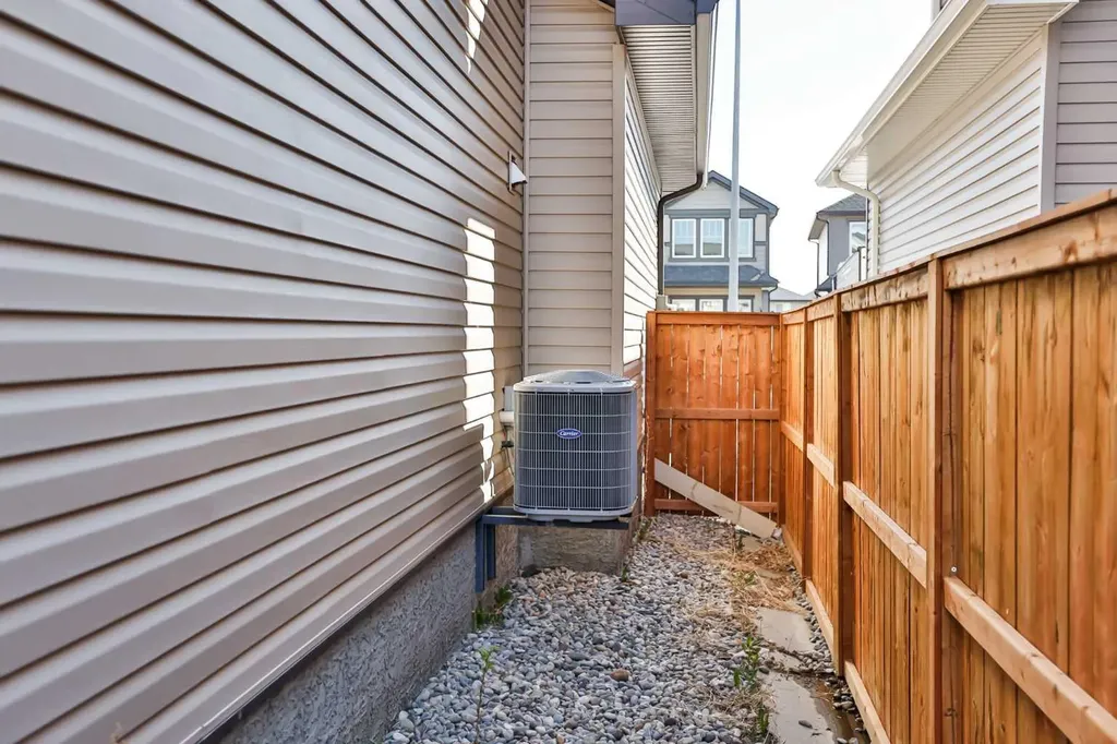 522 Moonlight Lane W Lethbridge AB T1J 5K1