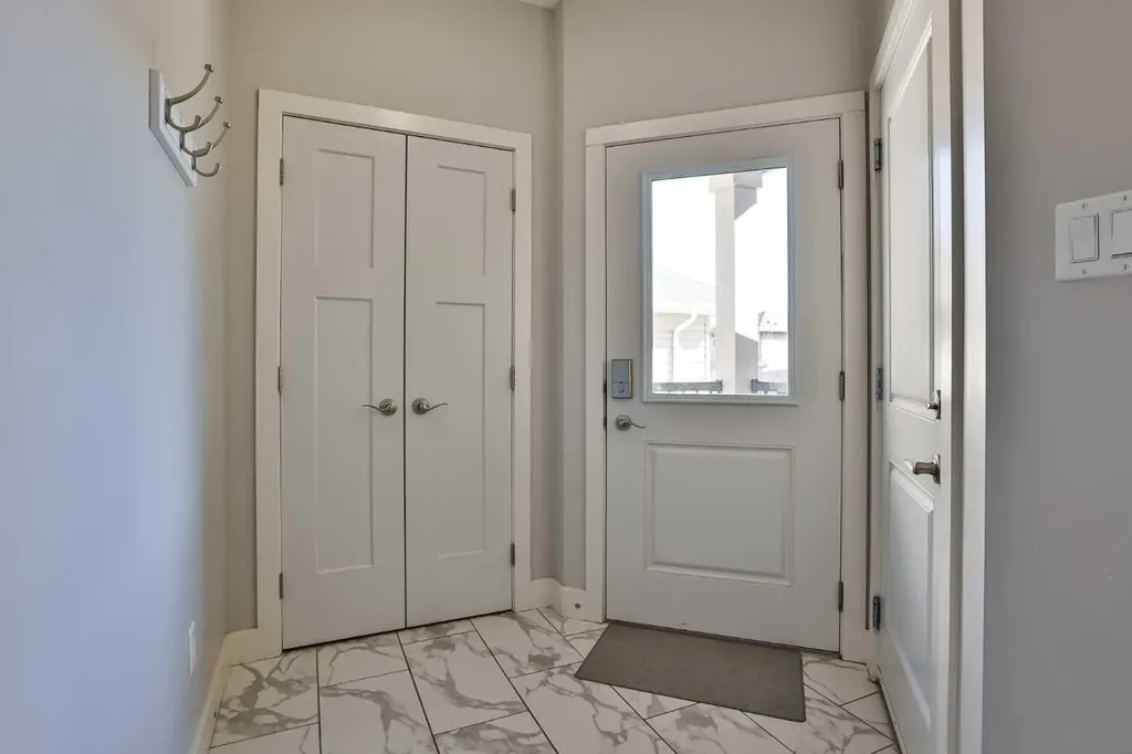 522 Moonlight Lane W Lethbridge AB T1J 5K1