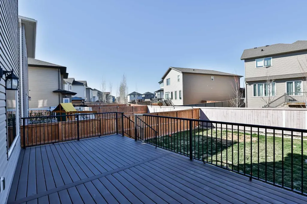 522 Moonlight Lane W Lethbridge AB T1J 5K1