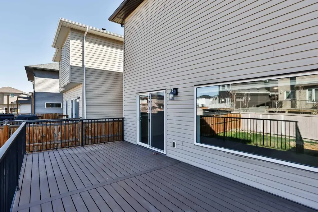 522 Moonlight Lane W Lethbridge AB T1J 5K1