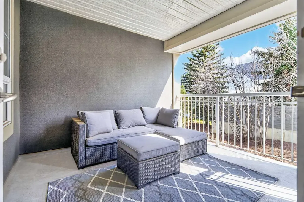 35 Richard Court SW Calgary AB T3E 7N9