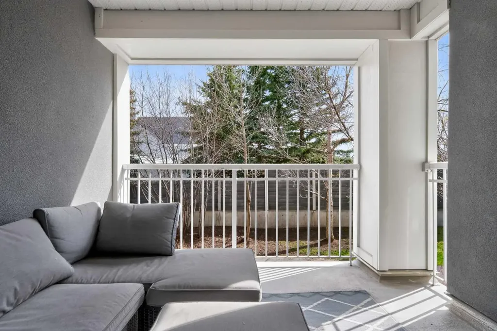 35 Richard Court SW Calgary AB T3E 7N9