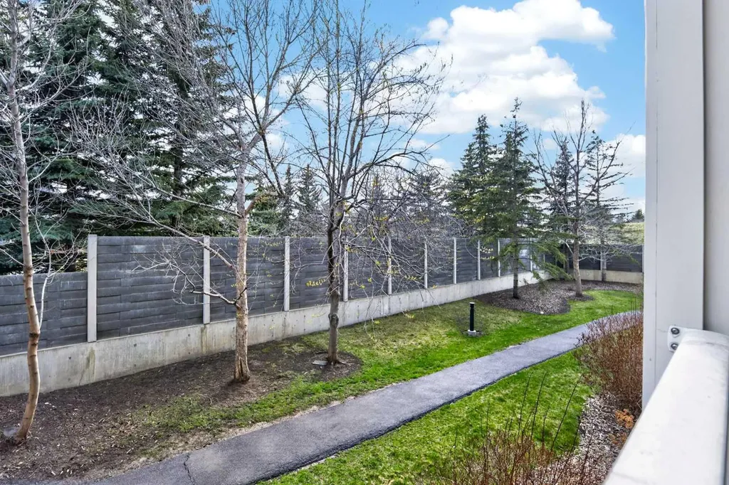 35 Richard Court SW Calgary AB T3E 7N9