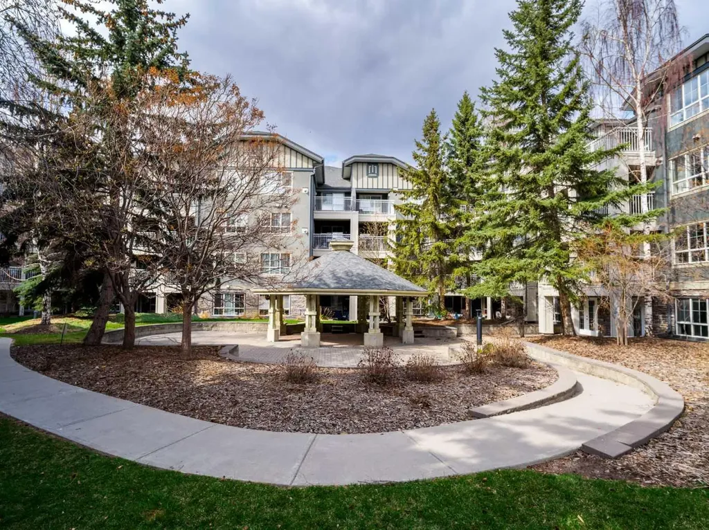 35 Richard Court SW Calgary AB T3E 7N9