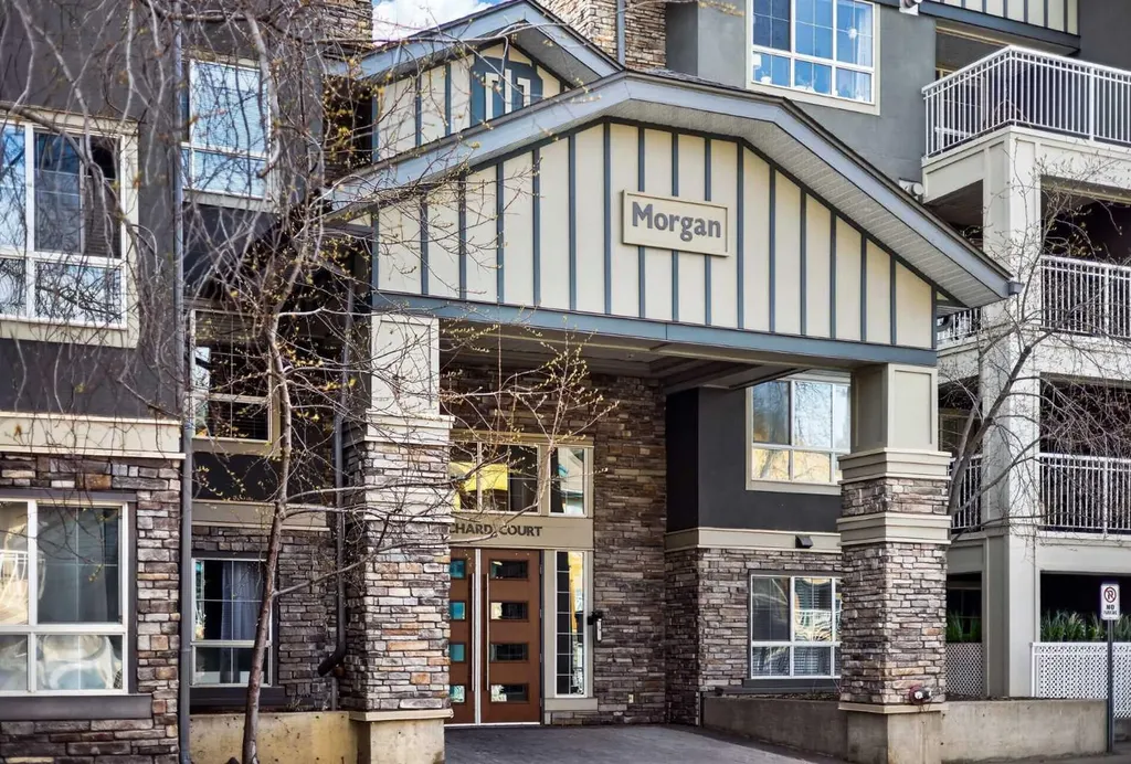 35 Richard Court SW Calgary AB T3E 7N9