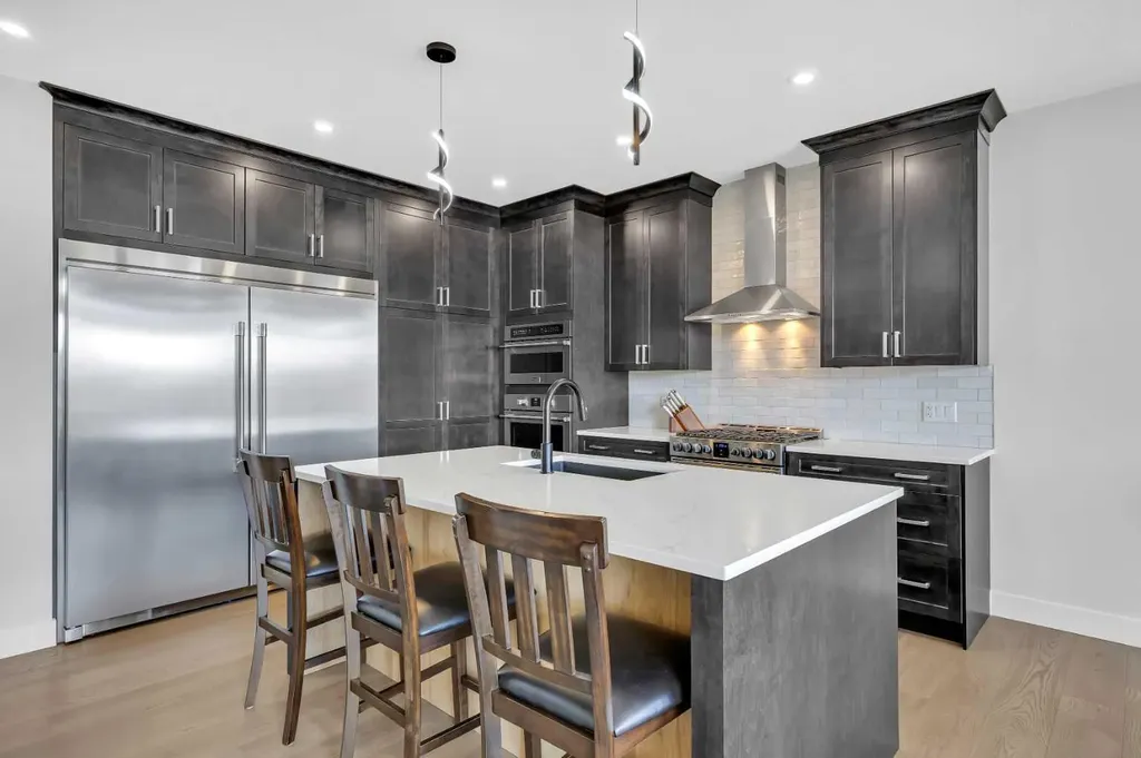 25 Cimarron Estates Gate Okotoks AB T1S0M9