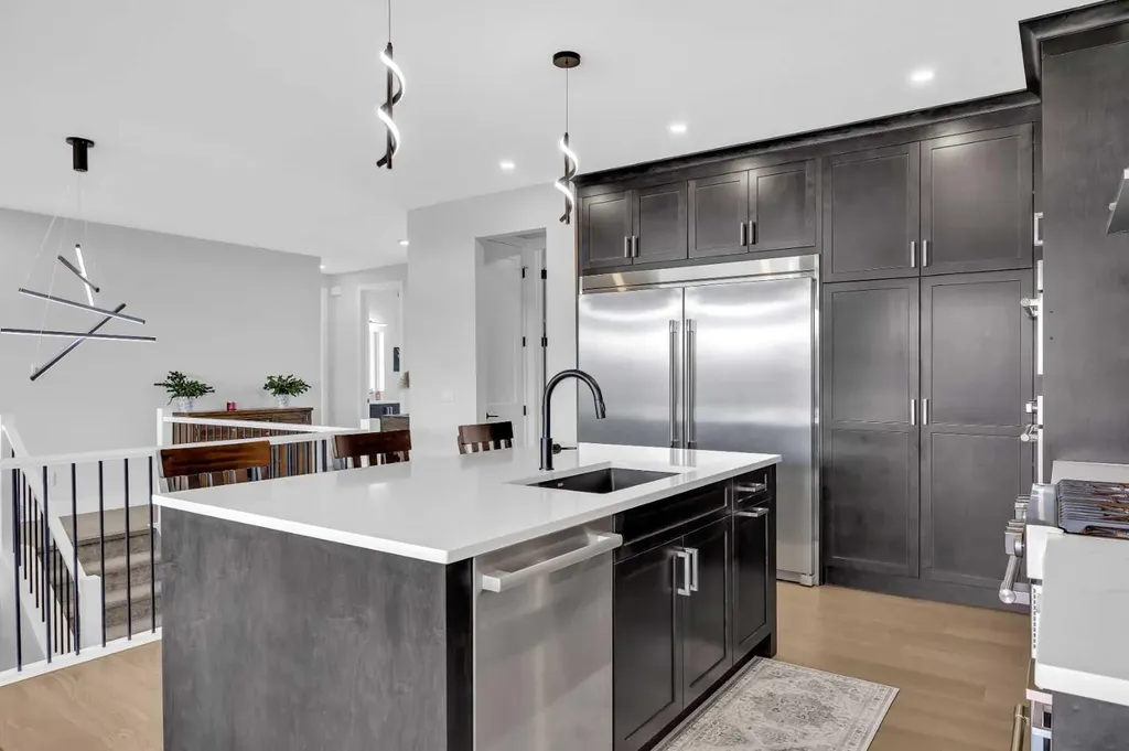 25 Cimarron Estates Gate Okotoks AB T1S0M9