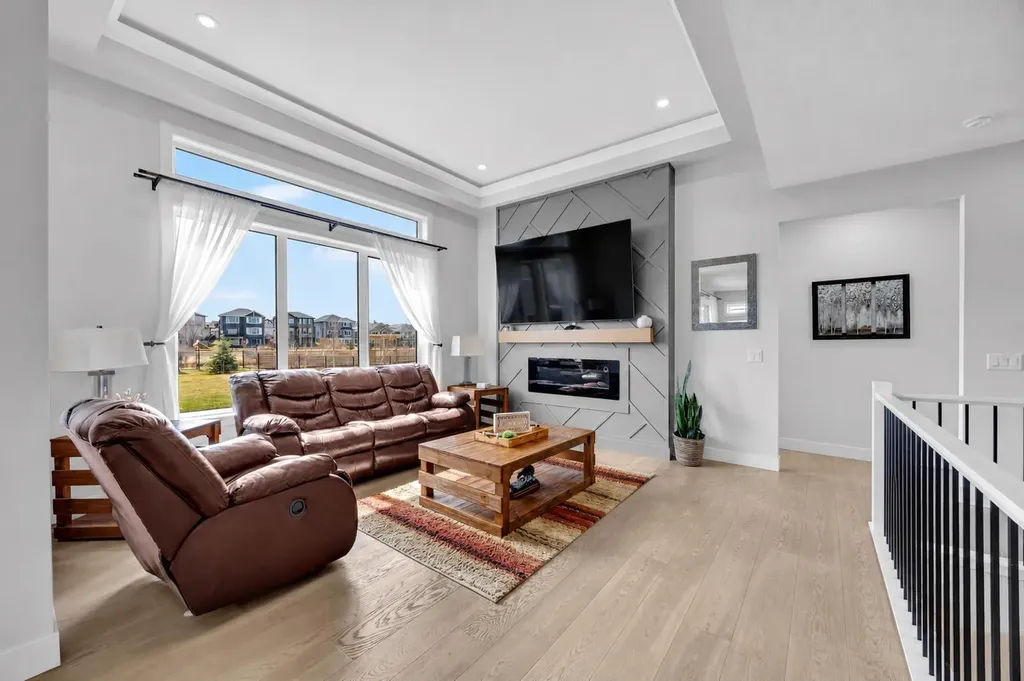 25 Cimarron Estates Gate Okotoks AB T1S0M9