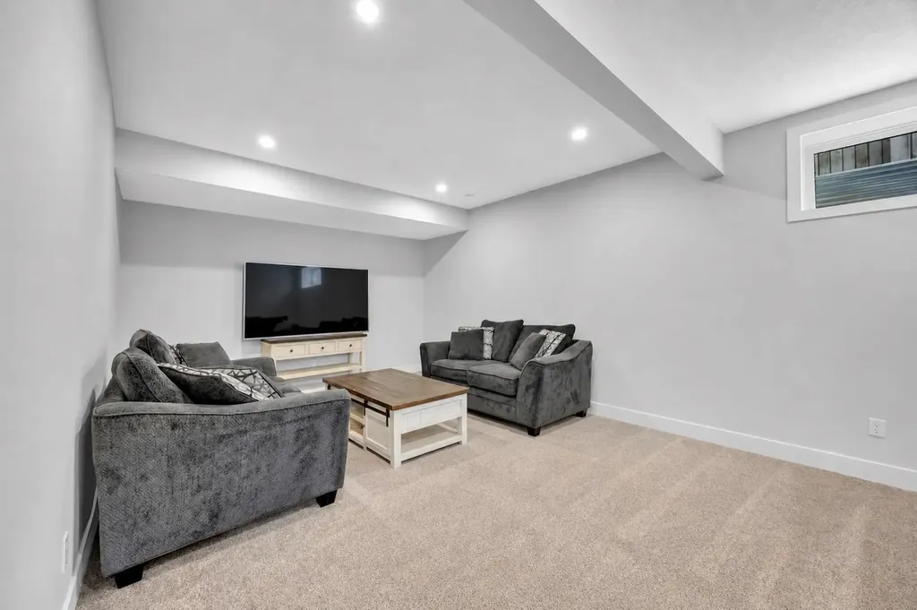 25 Cimarron Estates Gate Okotoks AB T1S0M9