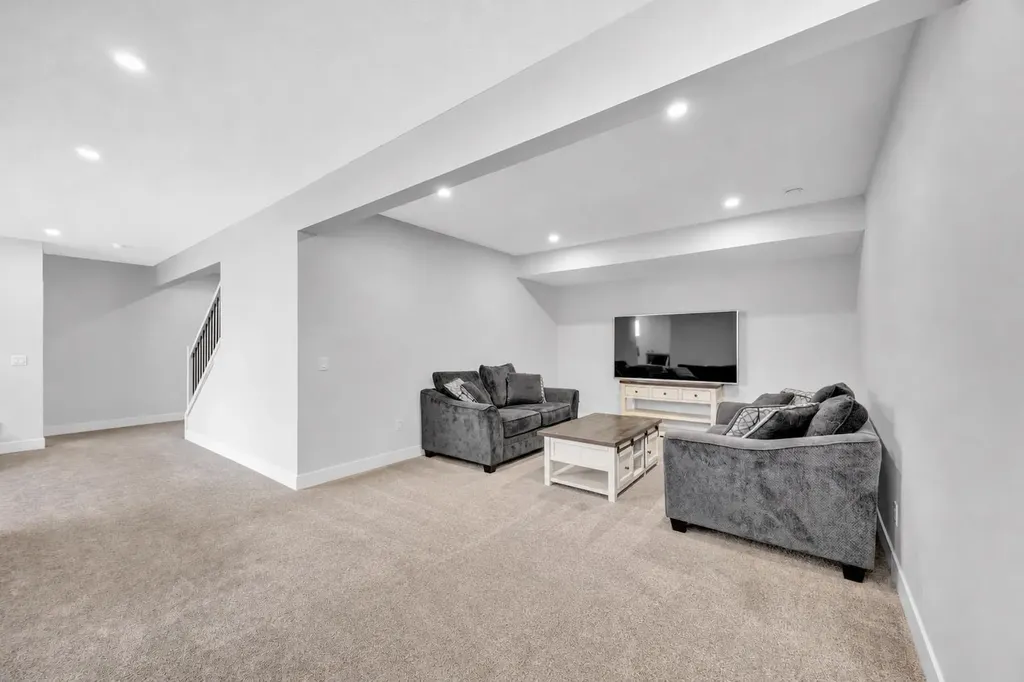 25 Cimarron Estates Gate Okotoks AB T1S0M9