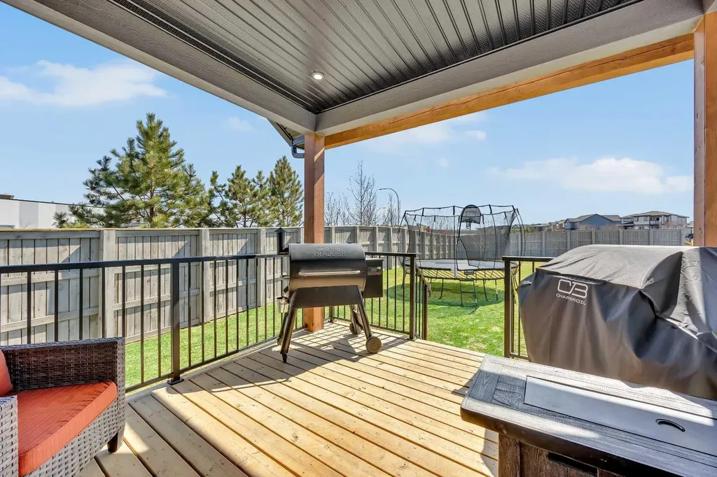 25 Cimarron Estates Gate Okotoks AB T1S0M9