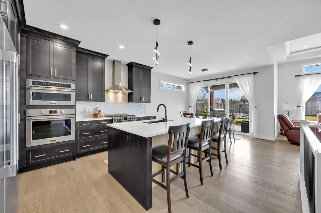 25 Cimarron Estates Gate Okotoks AB T1S0M9