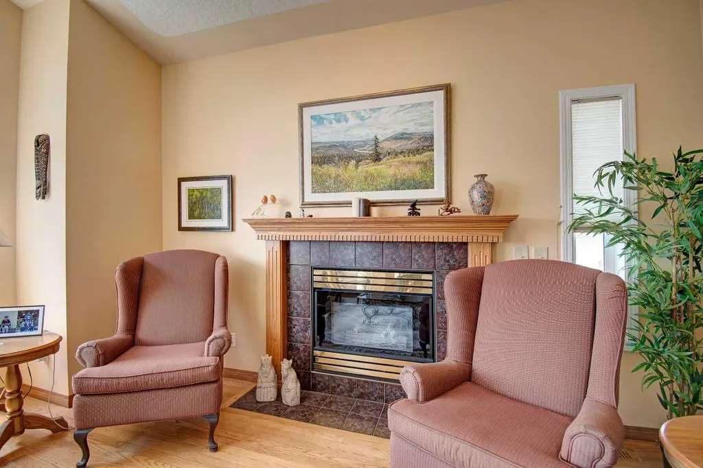 99 Christie Point SW Calgary AB T3H 3K8