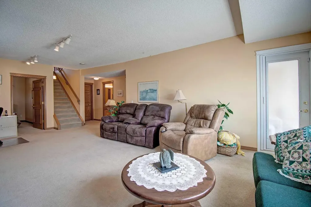 99 Christie Point SW Calgary AB T3H 3K8