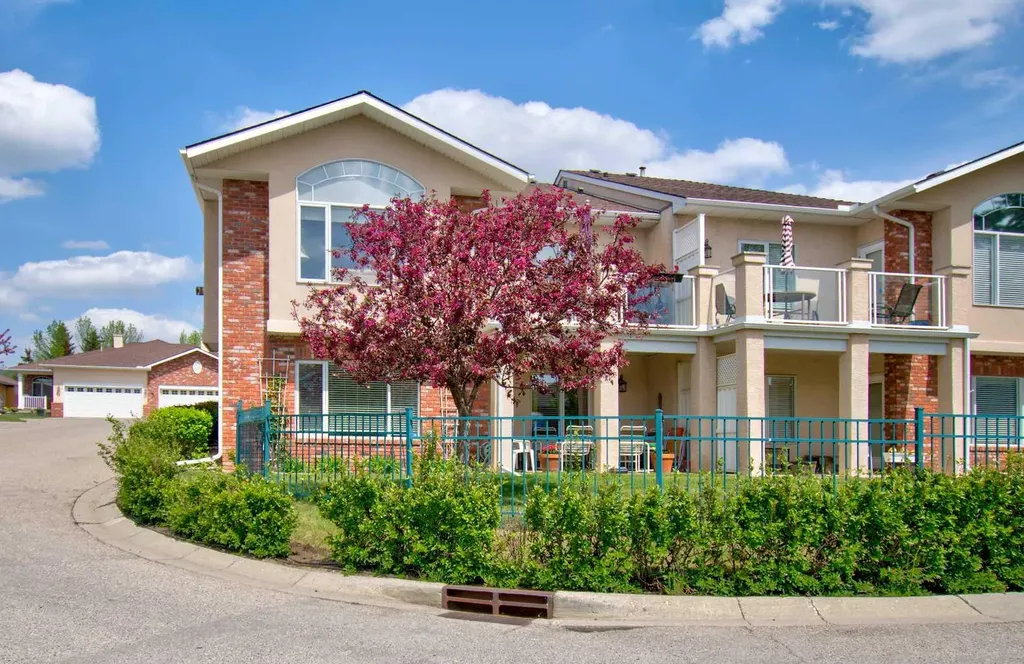 99 Christie Point SW Calgary AB T3H 3K8