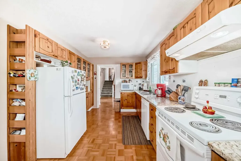 10737 Eamon Road NW Calgary AB T3G 5H2