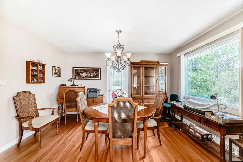 10737 Eamon Road NW Calgary AB T3G 5H2