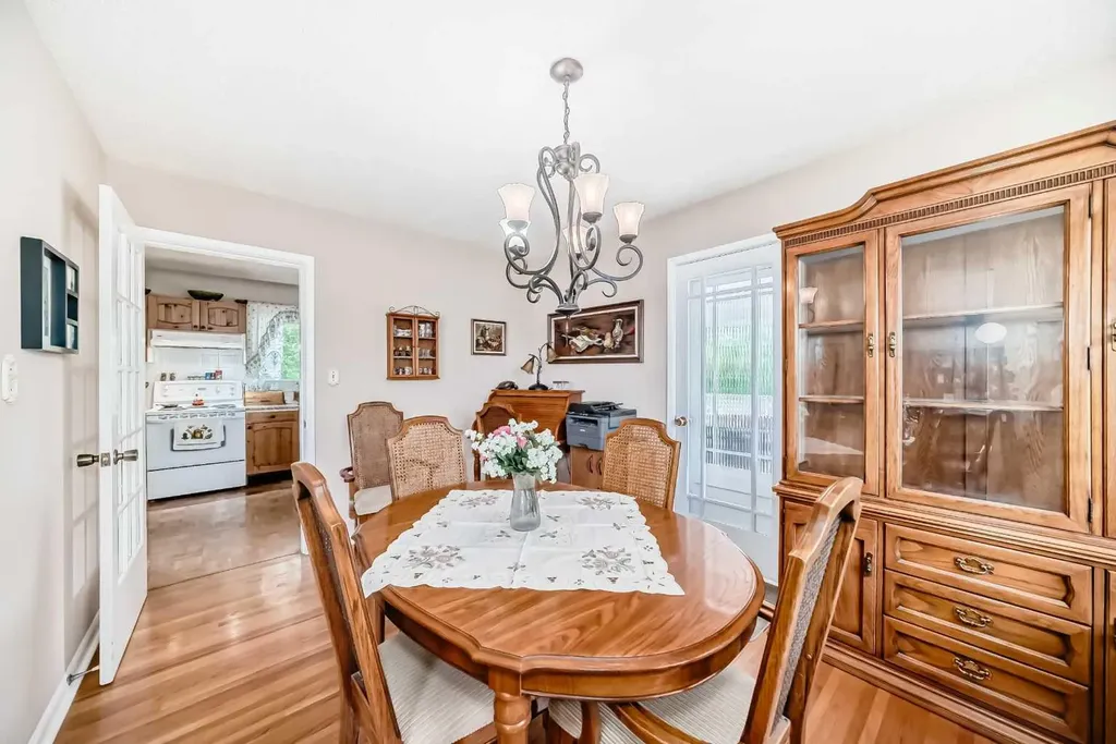 10737 Eamon Road NW Calgary AB T3G 5H2