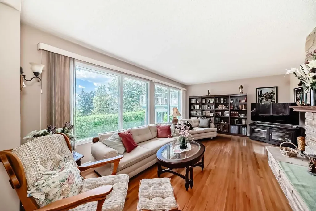 10737 Eamon Road NW Calgary AB T3G 5H2