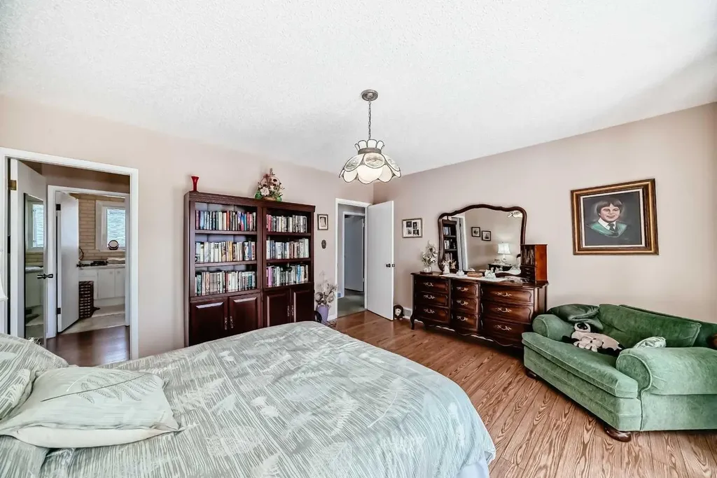 10737 Eamon Road NW Calgary AB T3G 5H2