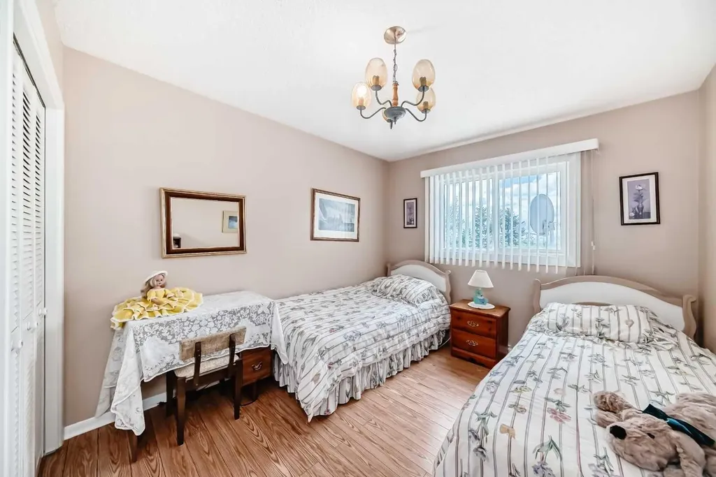 10737 Eamon Road NW Calgary AB T3G 5H2