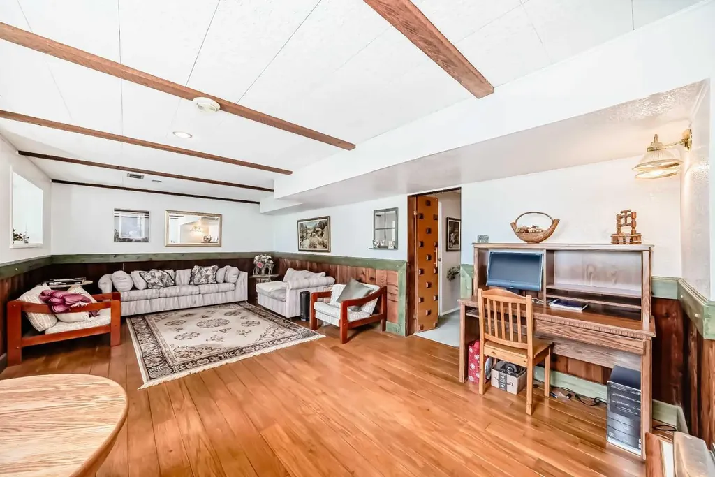 10737 Eamon Road NW Calgary AB T3G 5H2