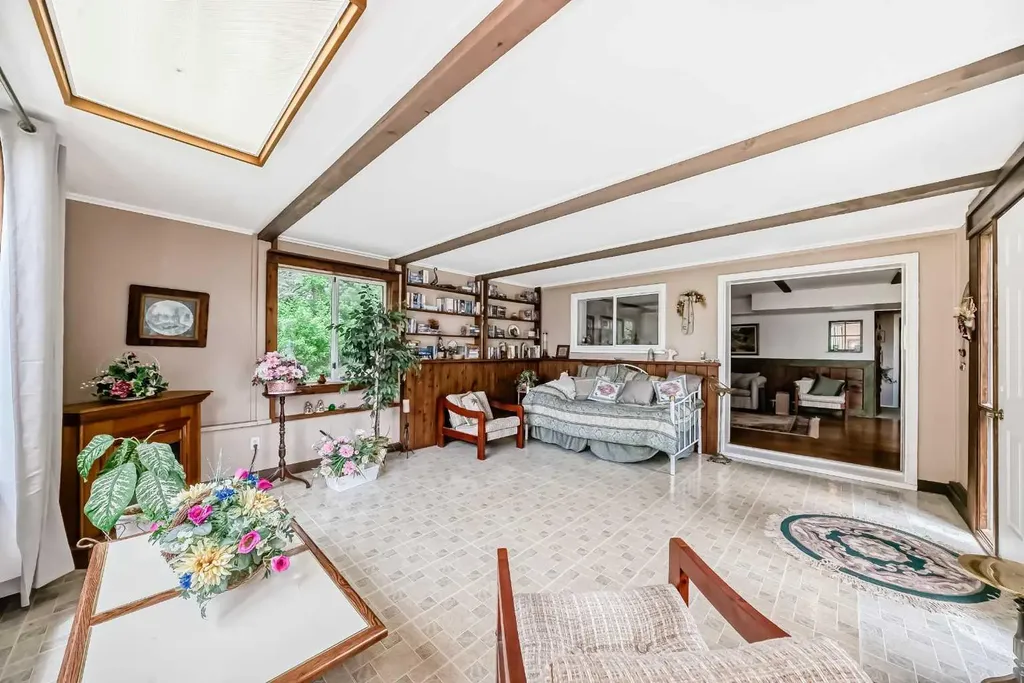 10737 Eamon Road NW Calgary AB T3G 5H2