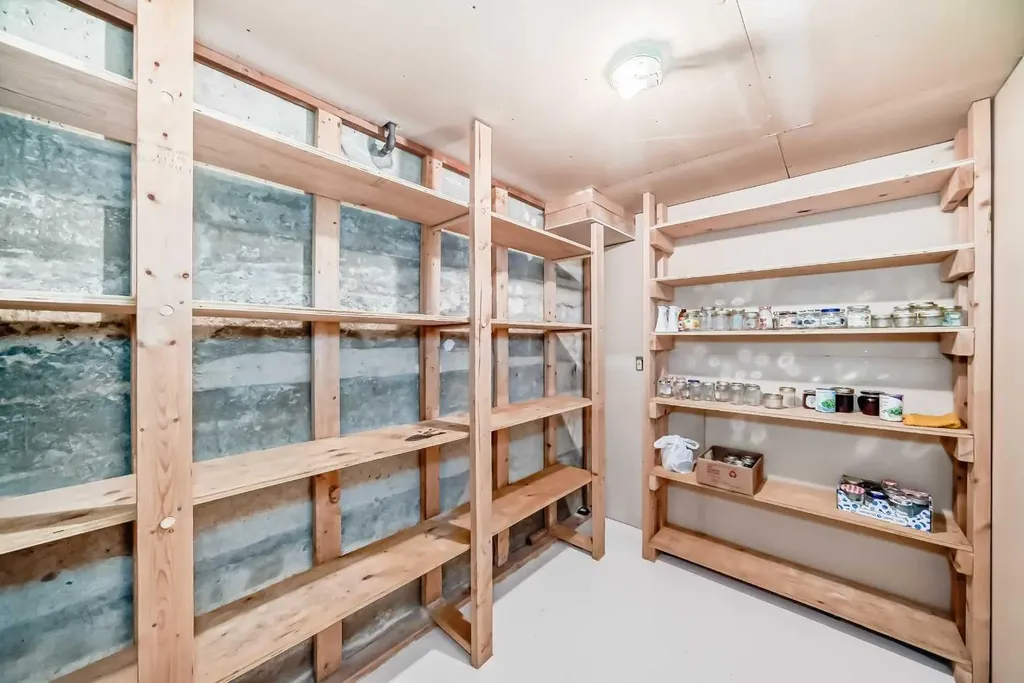 10737 Eamon Road NW Calgary AB T3G 5H2