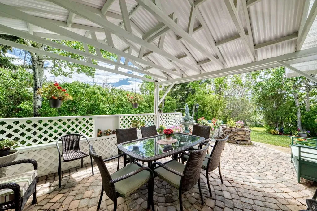 10737 Eamon Road NW Calgary AB T3G 5H2