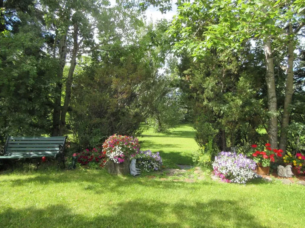 10737 Eamon Road NW Calgary AB T3G 5H2