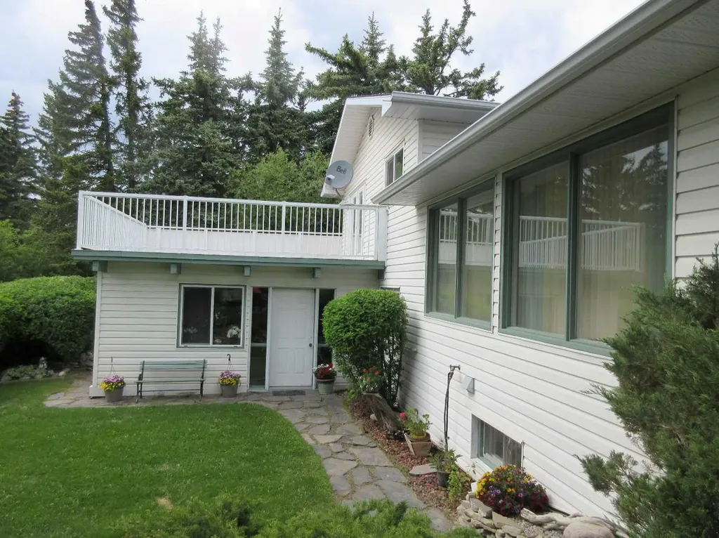 10737 Eamon Road NW Calgary AB T3G 5H2