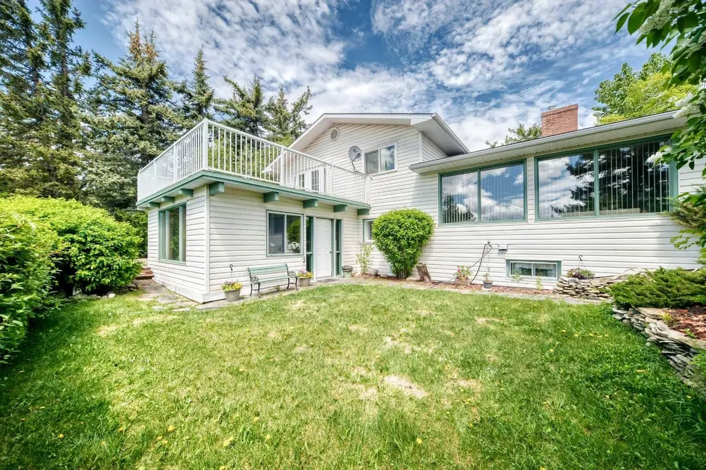 10737 Eamon Road NW Calgary AB T3G 5H2