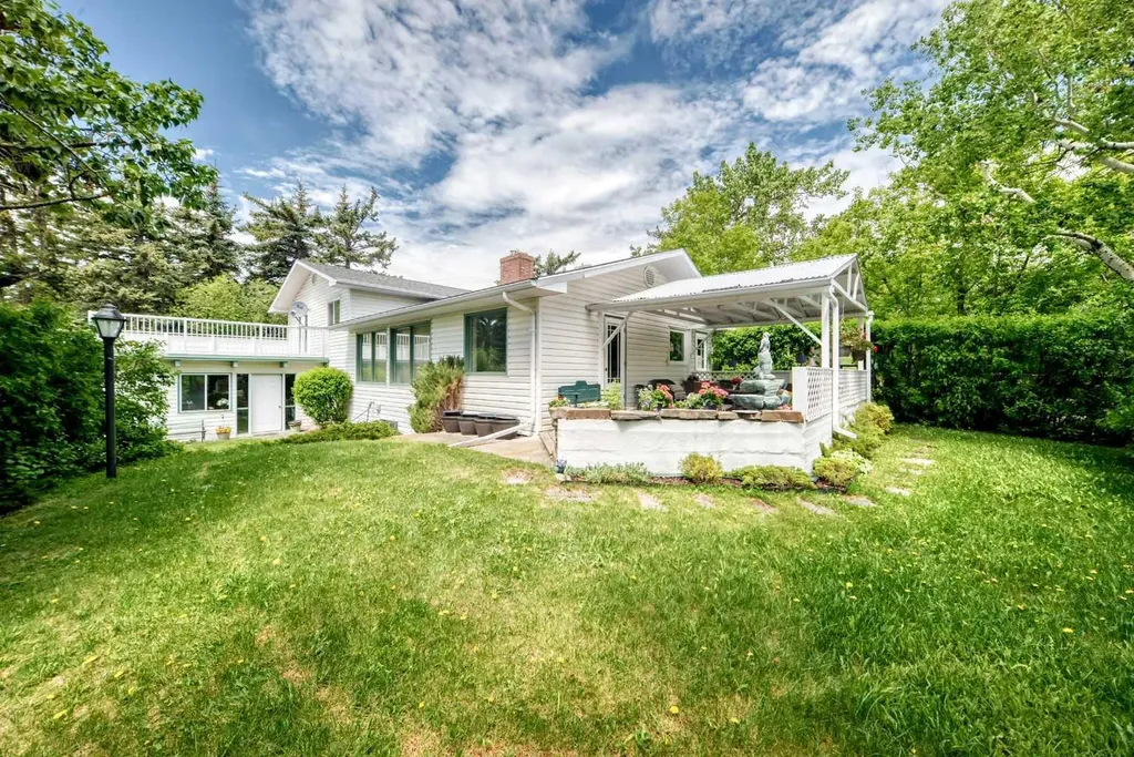 10737 Eamon Road NW Calgary AB T3G 5H2