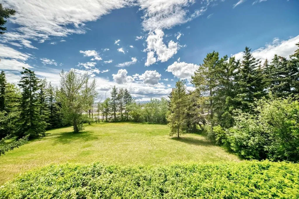 10737 Eamon Road NW Calgary AB T3G 5H2