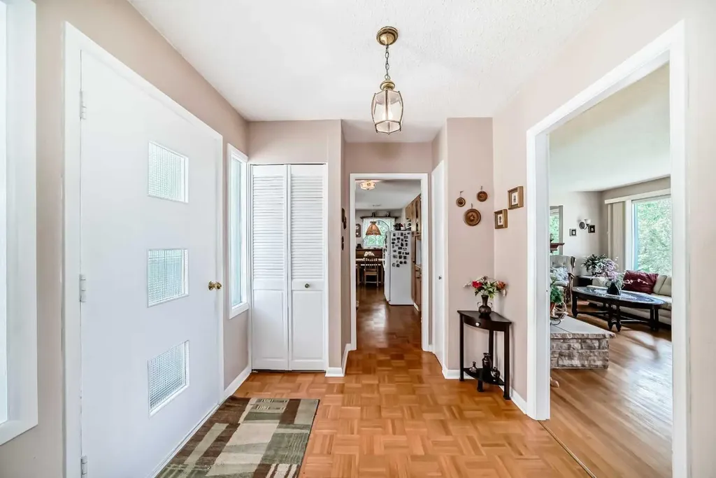 10737 Eamon Road NW Calgary AB T3G 5H2