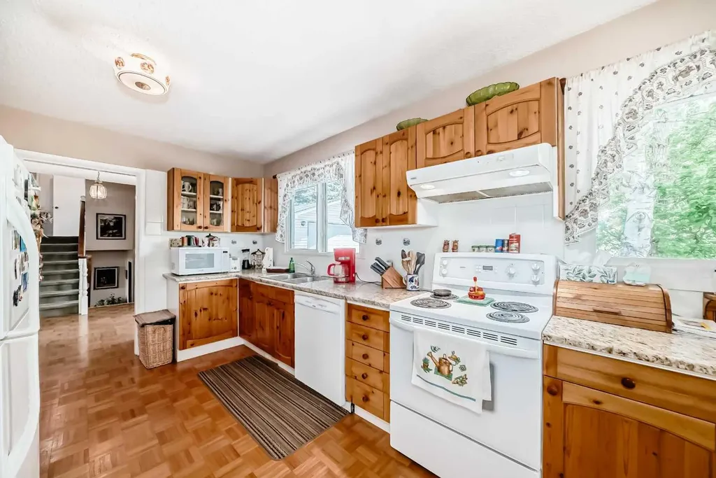 10737 Eamon Road NW Calgary AB T3G 5H2